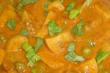 Order Mutter Mushroom Curry food online from The Royal Indian Cuisine store, Philadelphia on bringmethat.com