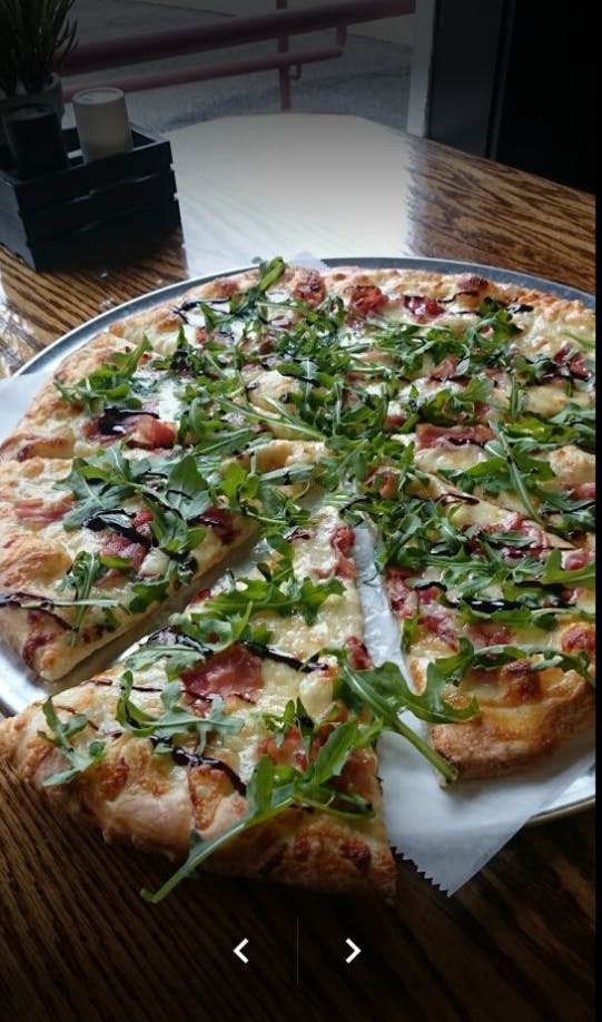 Order Prosciutto & Arugula Pizza - Small 10'' food online from Bryantville Pizza Kitchen store, Pembroke on bringmethat.com