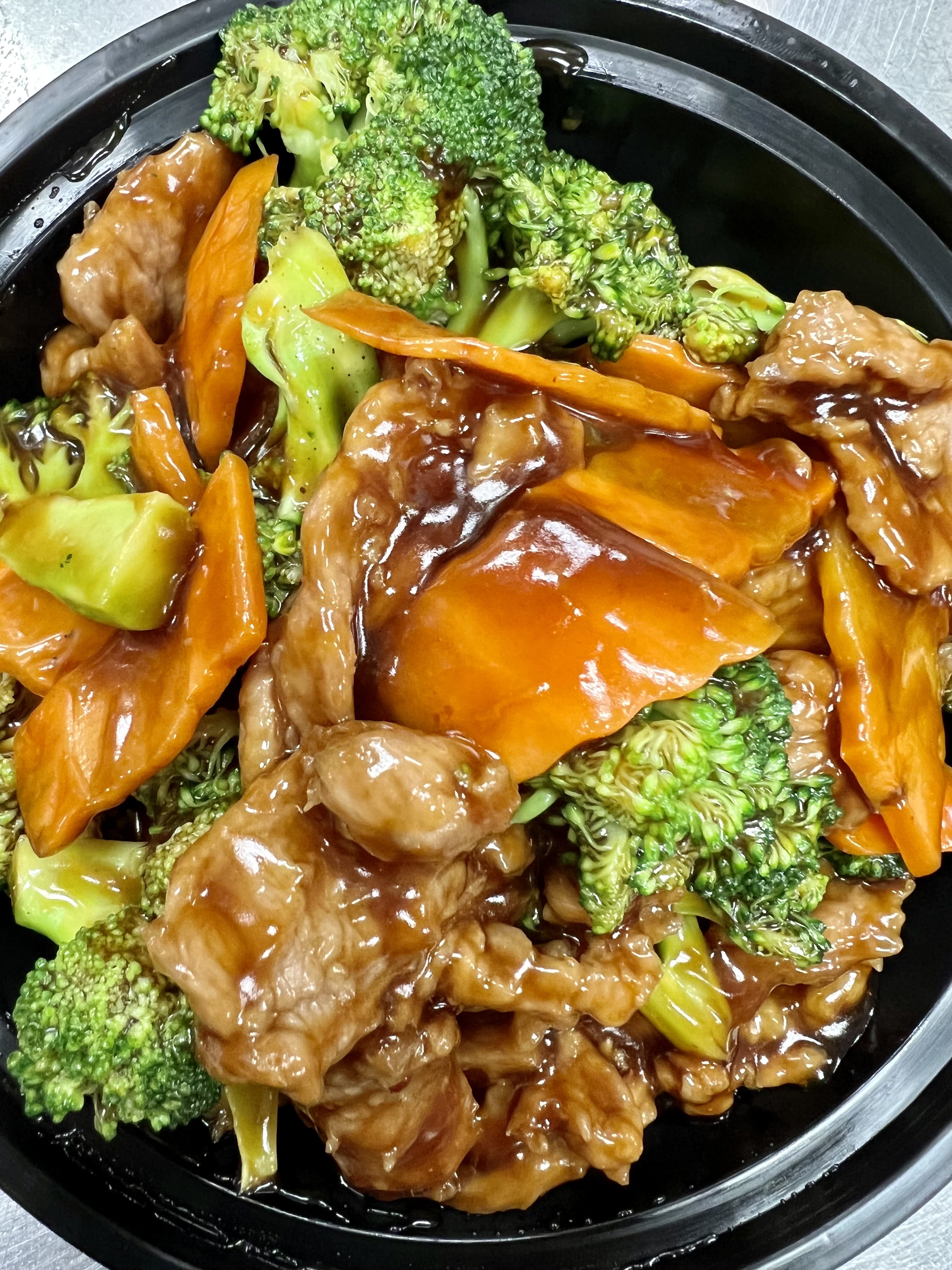 Order Beef with Broccoli food online from Montclair Chinese Cuisine store, Dumfries on bringmethat.com