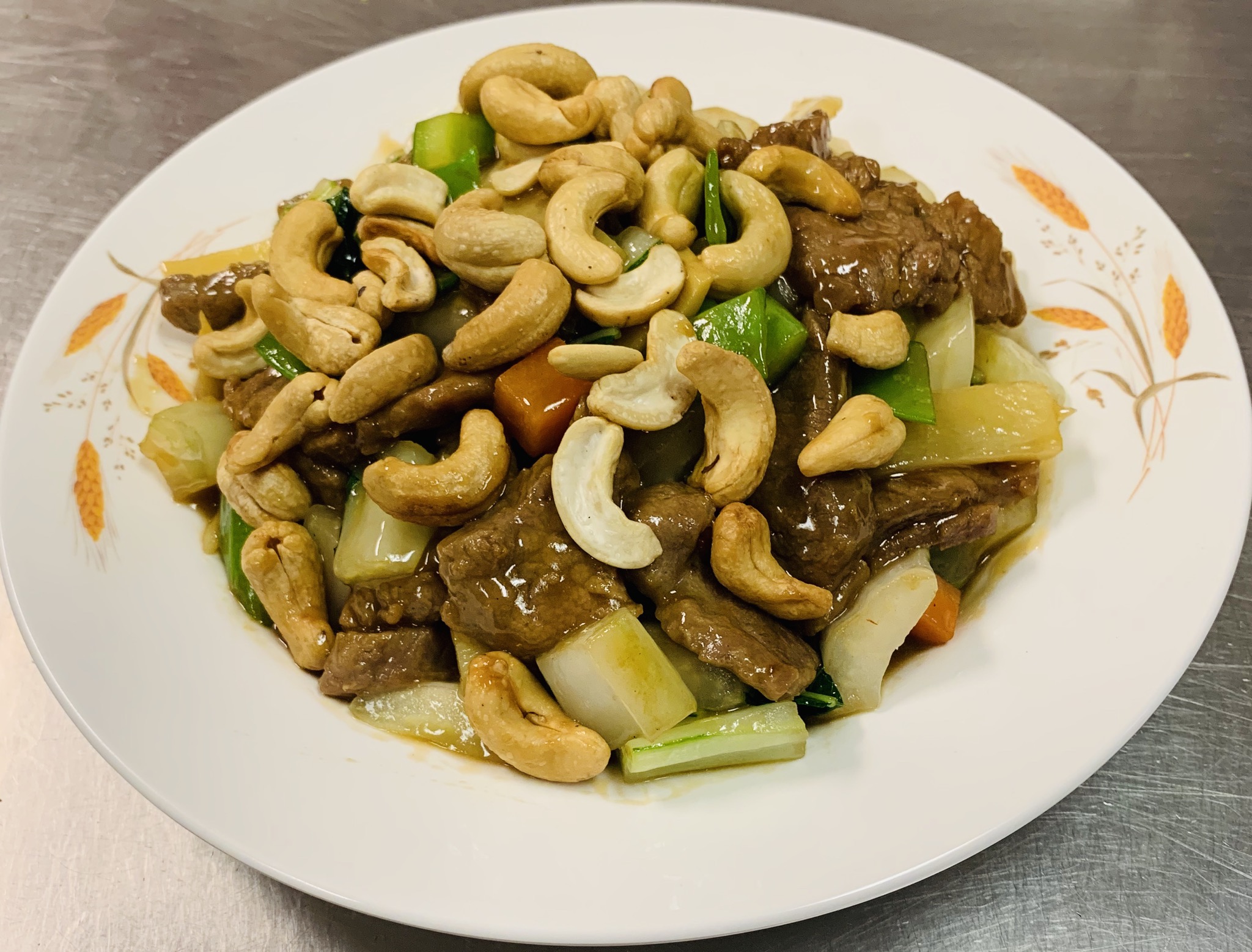 Order Beef Cashew food online from Great Wall Chinese Restaurant store, Western Springs on bringmethat.com