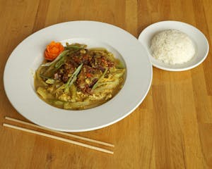 Order Pad Yellow Curry Soft Shell Crab food online from Karta Thai store, Minneapolis on bringmethat.com