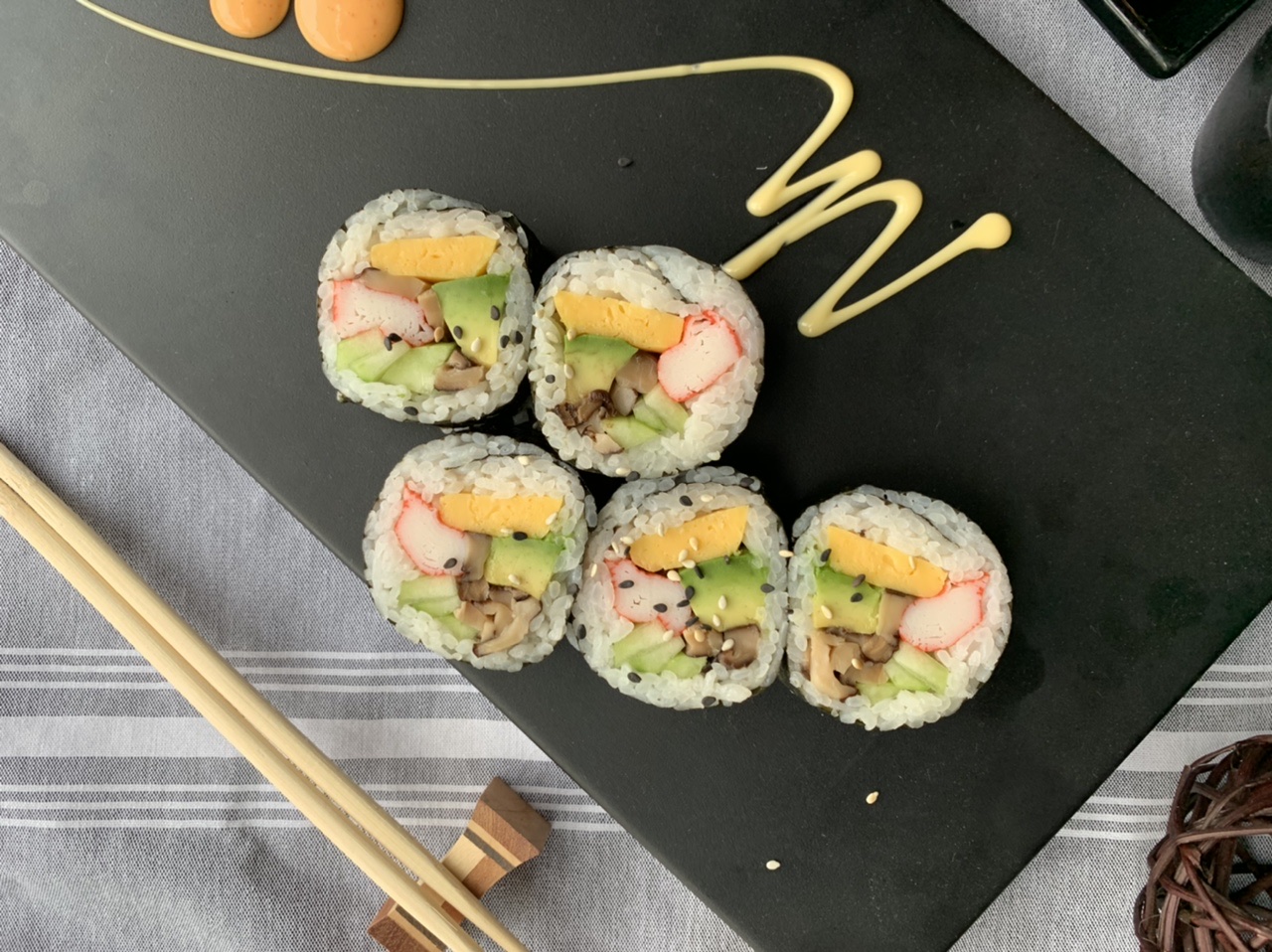 Order Futo Maki food online from Hands On Thai & Sushi store, Chicago on bringmethat.com