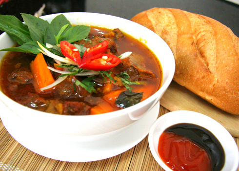 Order Beef Stew Served with Vietnamese Sandwich food online from Pho Cali store, Rocklin on bringmethat.com