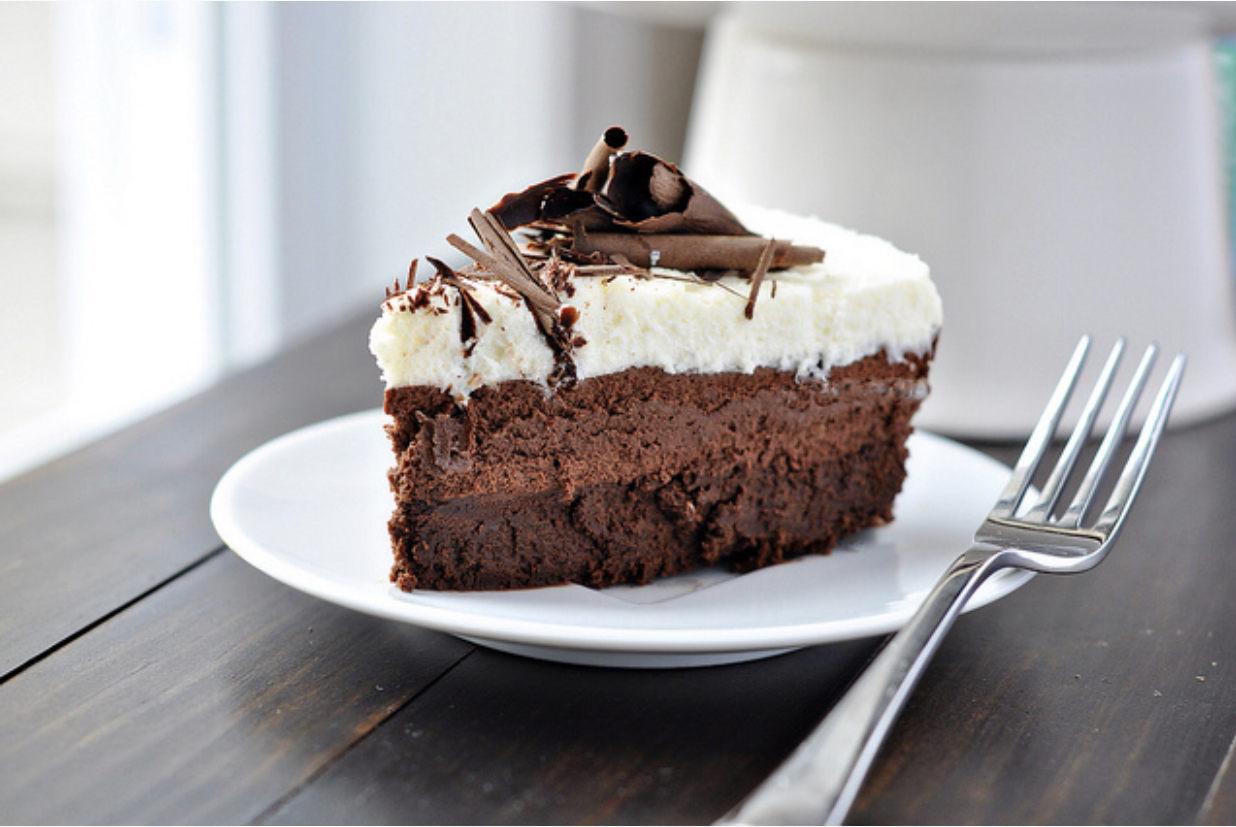 Order Chocolate Cake food online from Seniores Pizza store, San Mateo on bringmethat.com