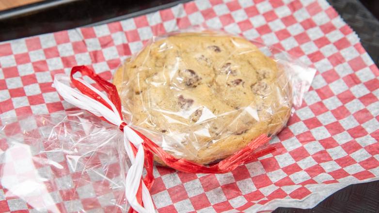 Order Chocolate Chip Cookie food online from Michael's Grill and Salad Bar store, Highland Park on bringmethat.com
