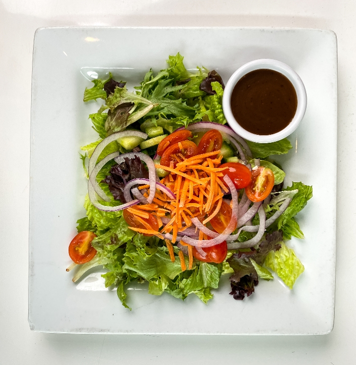 Order Green Salad food online from Venti's Cafe + Taphouse store, Salem on bringmethat.com