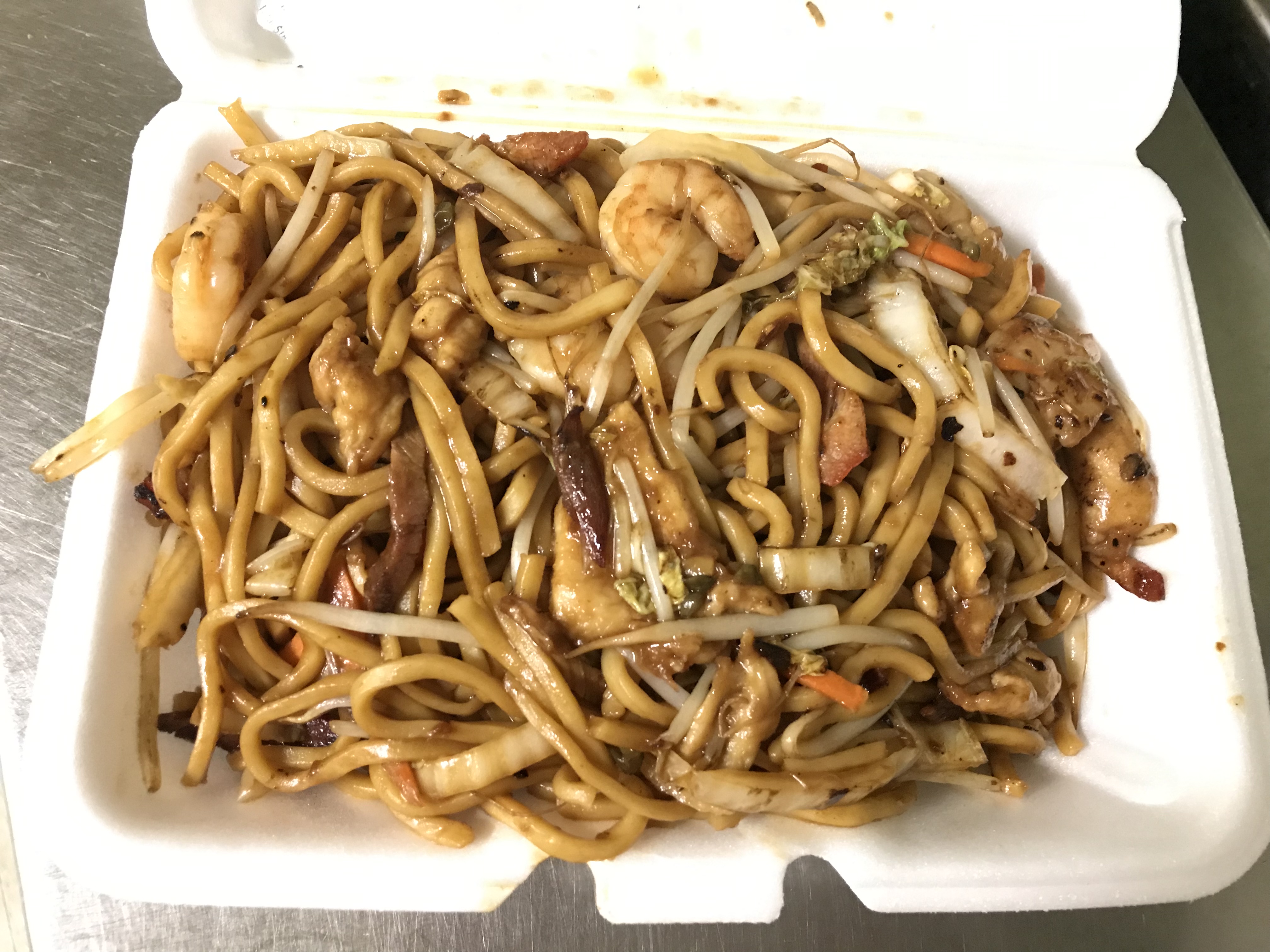 Order 74. House Lo Mein food online from Sun Luck Garden store, Cleveland on bringmethat.com