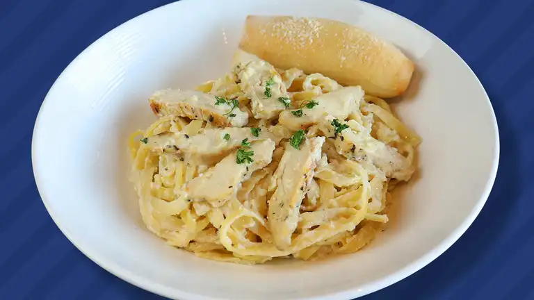 Order Chicken Alfredo Pasta food online from Boombozz Craft Pizza And Tap House store, Elizabethtown on bringmethat.com