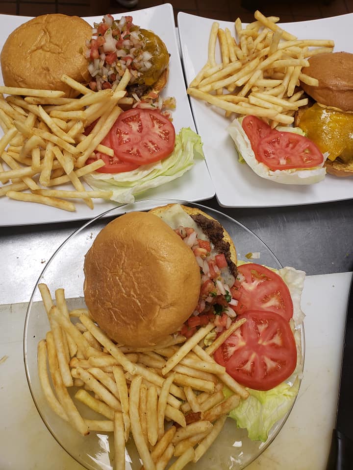 Order Classic Cheeseburger food online from Bogey's Pizza Co store, San Jose on bringmethat.com