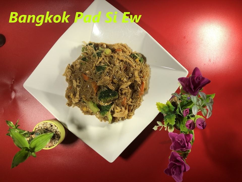 Order N3. Bangkok Pad Si Ew-Dinner -3PD food online from Chaang Thai Restaurant store, Morgantown on bringmethat.com