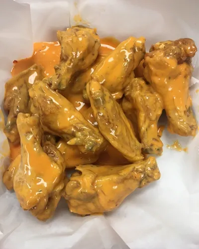 Order Traditional Buffalo Wings food online from Bpw's store, Jacksonville on bringmethat.com