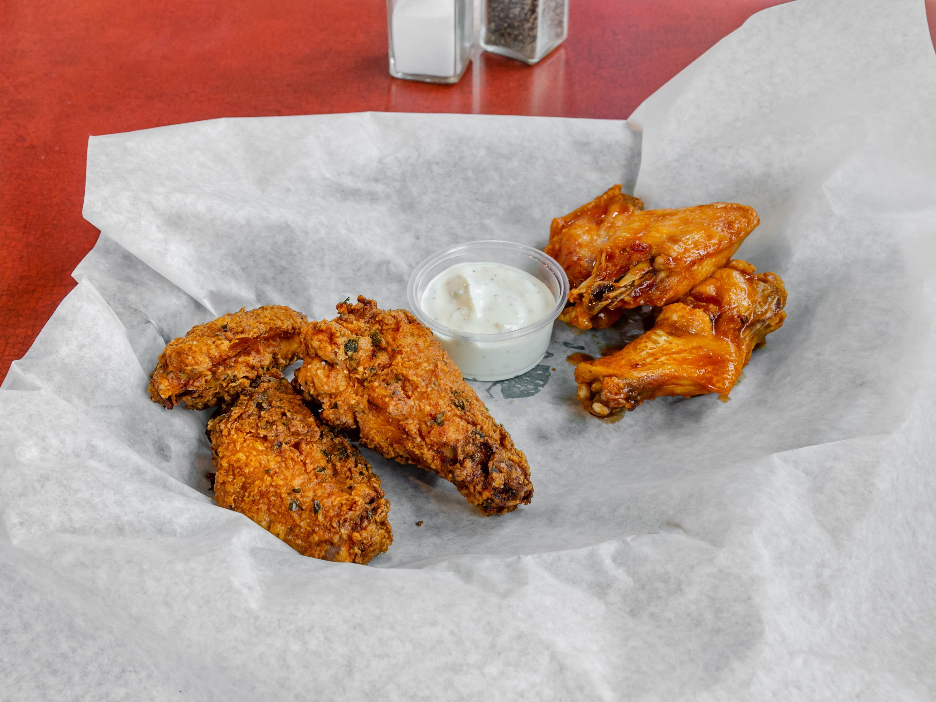 Order 5 Wings food online from Cbcb Bar & Grill store, Dayton on bringmethat.com