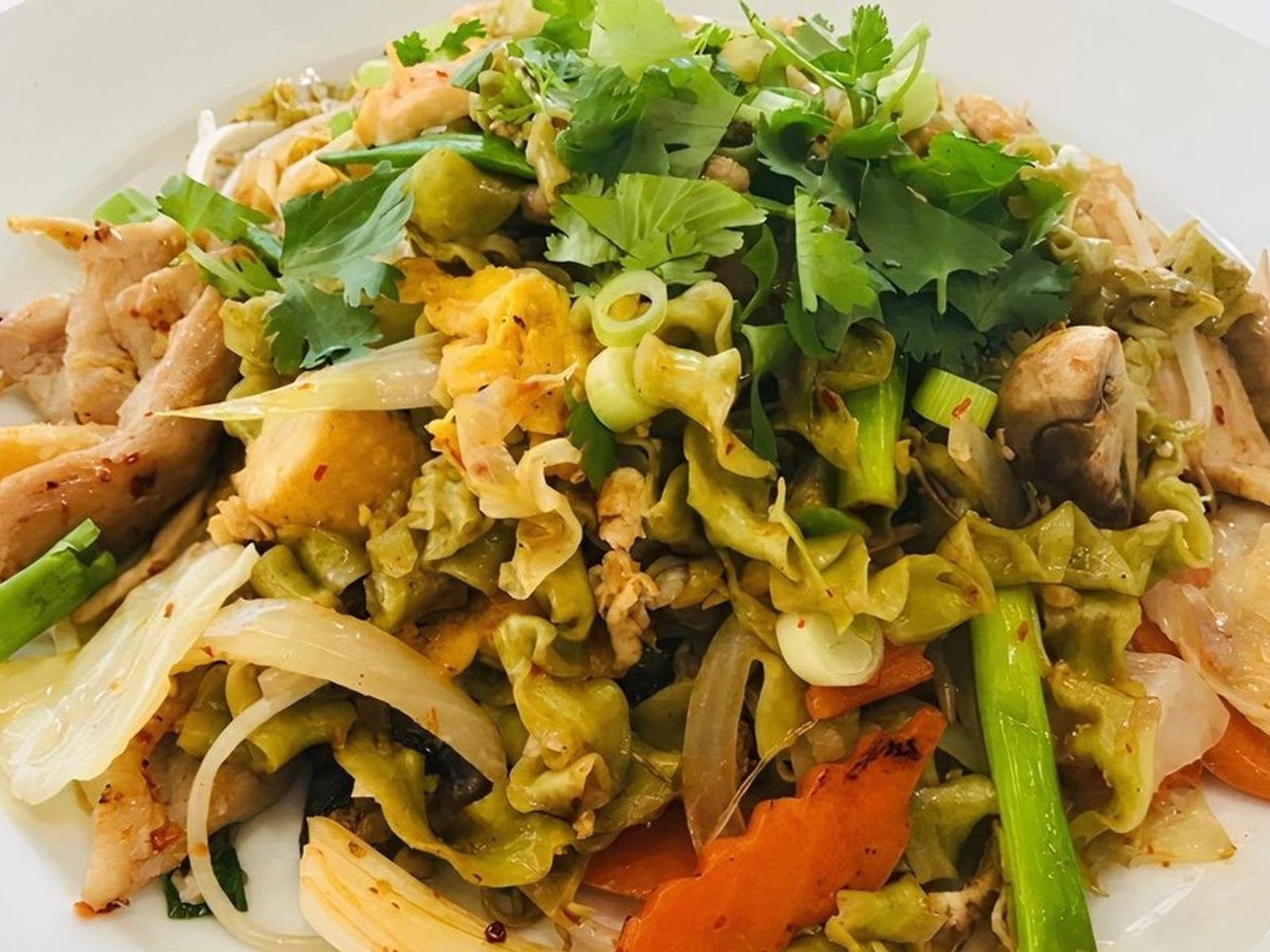 Order VEGAN GREEN VEGGIE NOODLE food online from Pinto Urban Thai Diner store, Richardson on bringmethat.com