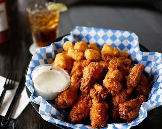 Order 10 Traditional Chicken Wings food online from Carolina kitchen & bbq store, Sparks on bringmethat.com