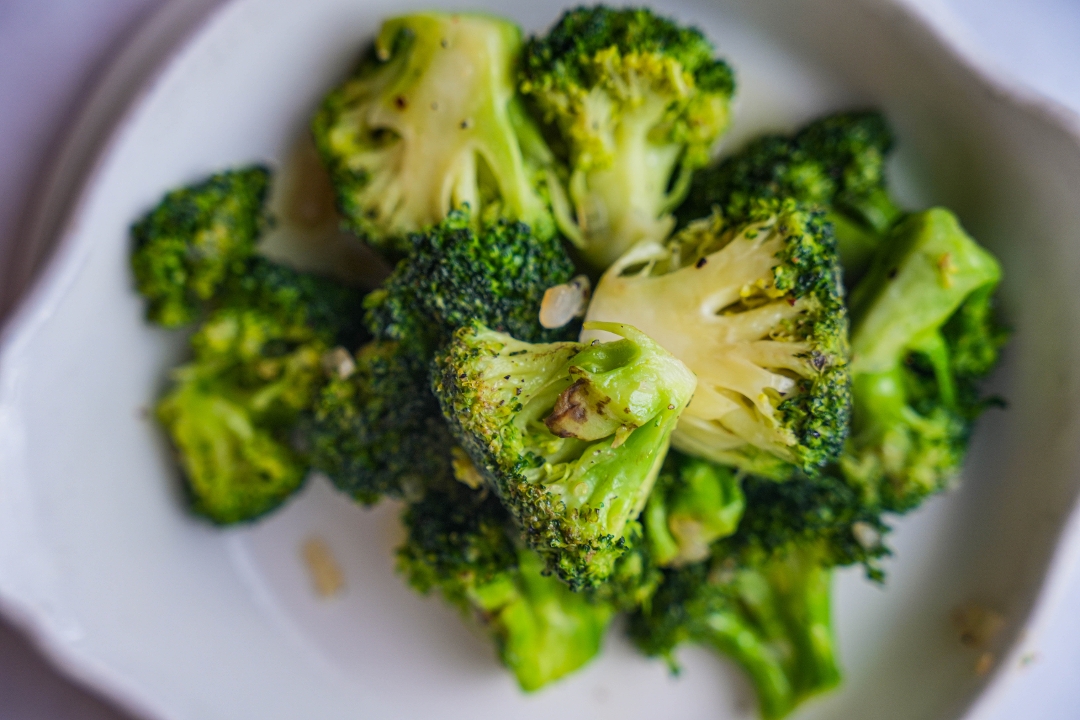 Order Steamed Broccoli food online from Serafina store, New York on bringmethat.com