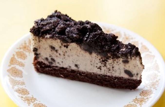 Order Oreo Mousse Cake food online from Chicken Delight store, North Bergen on bringmethat.com