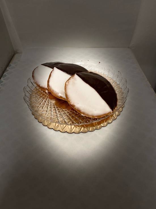 Order Black & White Cookie food online from Dortoni Bakery- East Norwich store, East Norwich on bringmethat.com