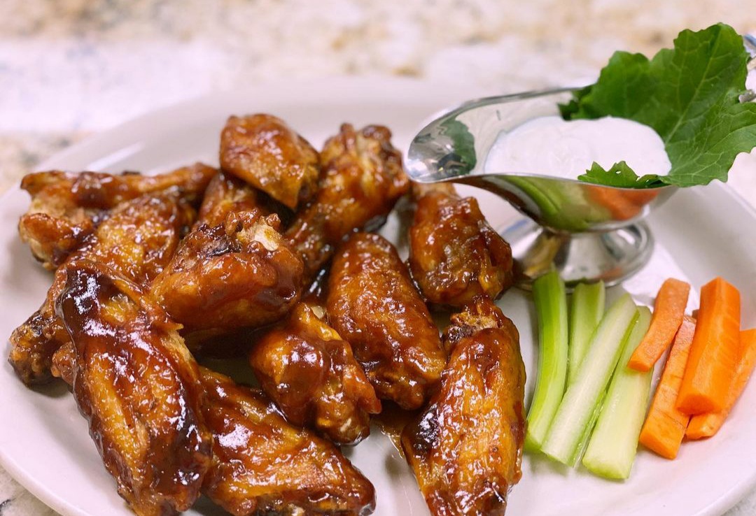 Order BBQ Wings food online from Jay's Pizza & Eats store, Stony Point on bringmethat.com