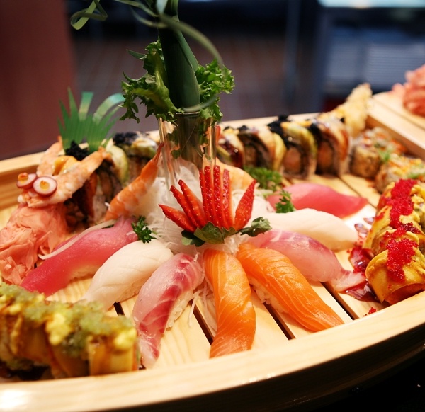 Order Chef's Choice Feast Dinner food online from Shinto Japanese Steakhouse And Sushi Bar store, Naperville on bringmethat.com
