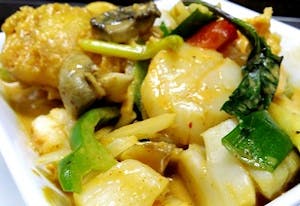 Order Red Curry Seafood food online from Royal Stix Restaurant store, Fayetteville on bringmethat.com