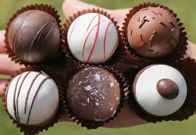 Order 6 Truffles food online from Rocky Mountain Chocolate Factory store, Tilton on bringmethat.com