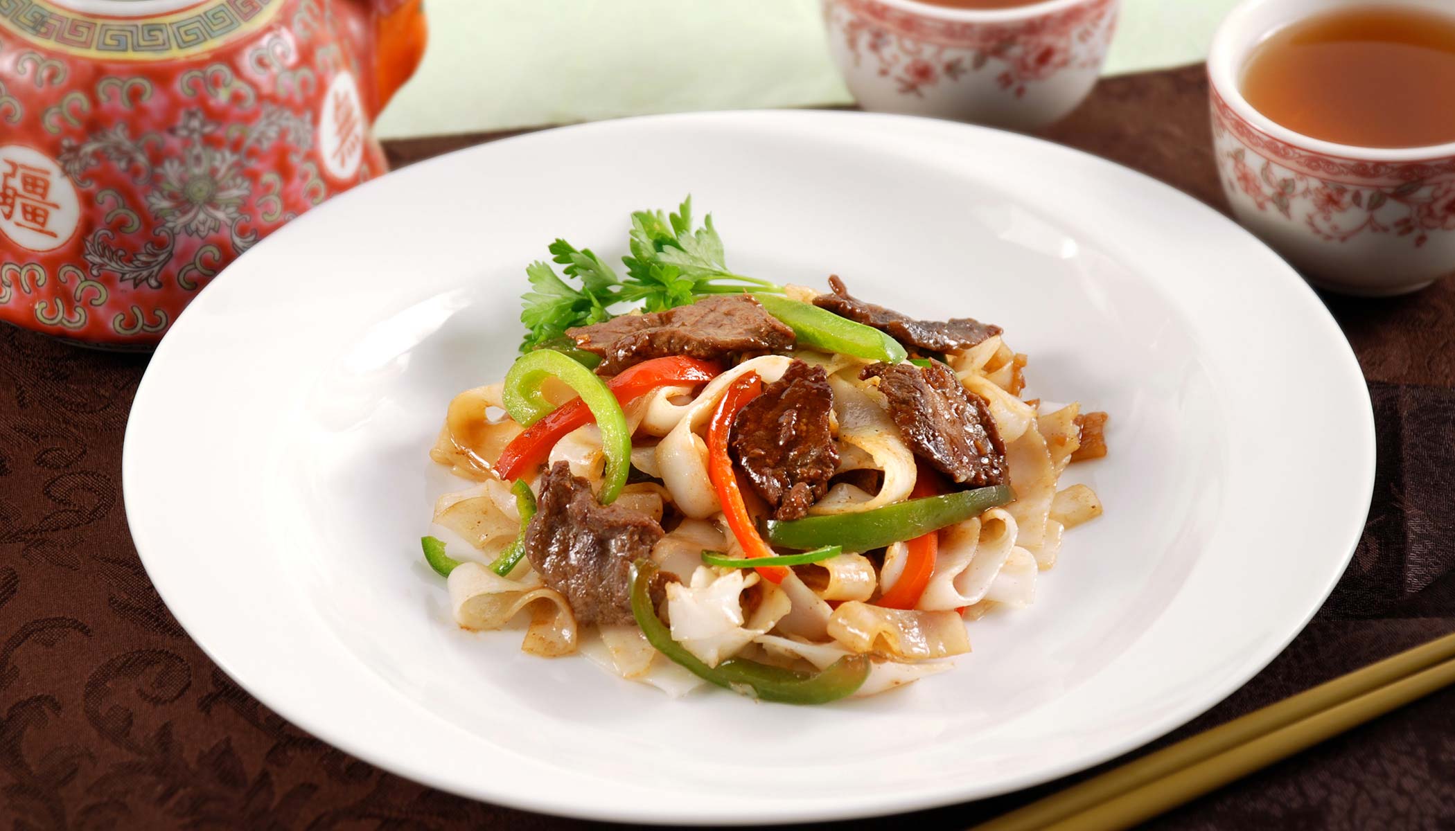 Order Beef Chow Fun food online from Twin dragon Chinese restaurant store, Los Angeles on bringmethat.com