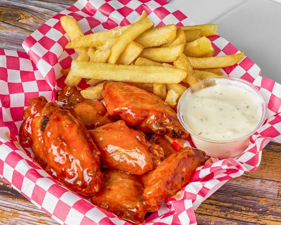 Order 8 Whole Wings & Fries food online from Big JJ Fish & Chicken store, Davenport on bringmethat.com
