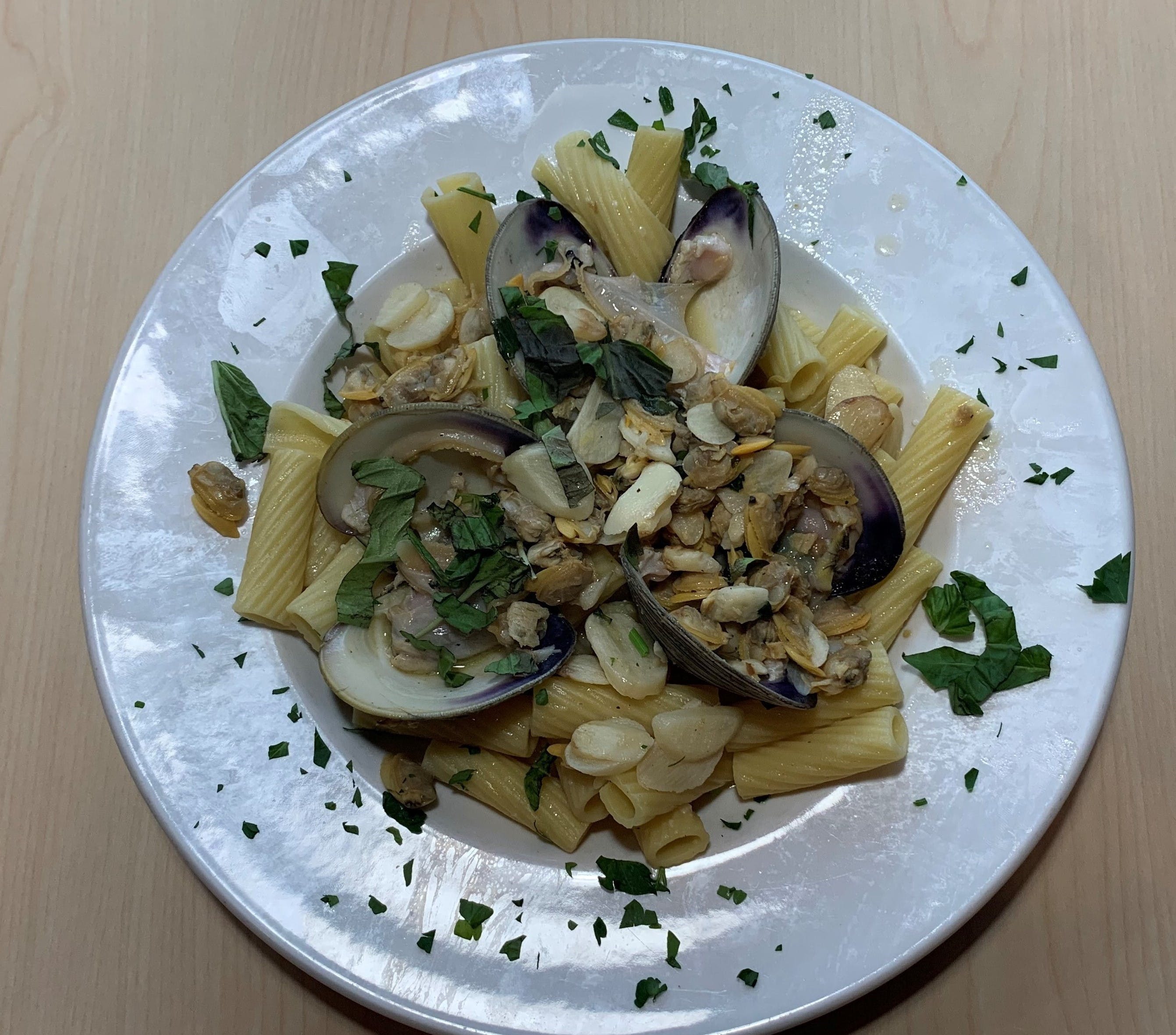 Order Linguini with White Clam Sauce - Pasta food online from Fusilli store, Miller Place on bringmethat.com