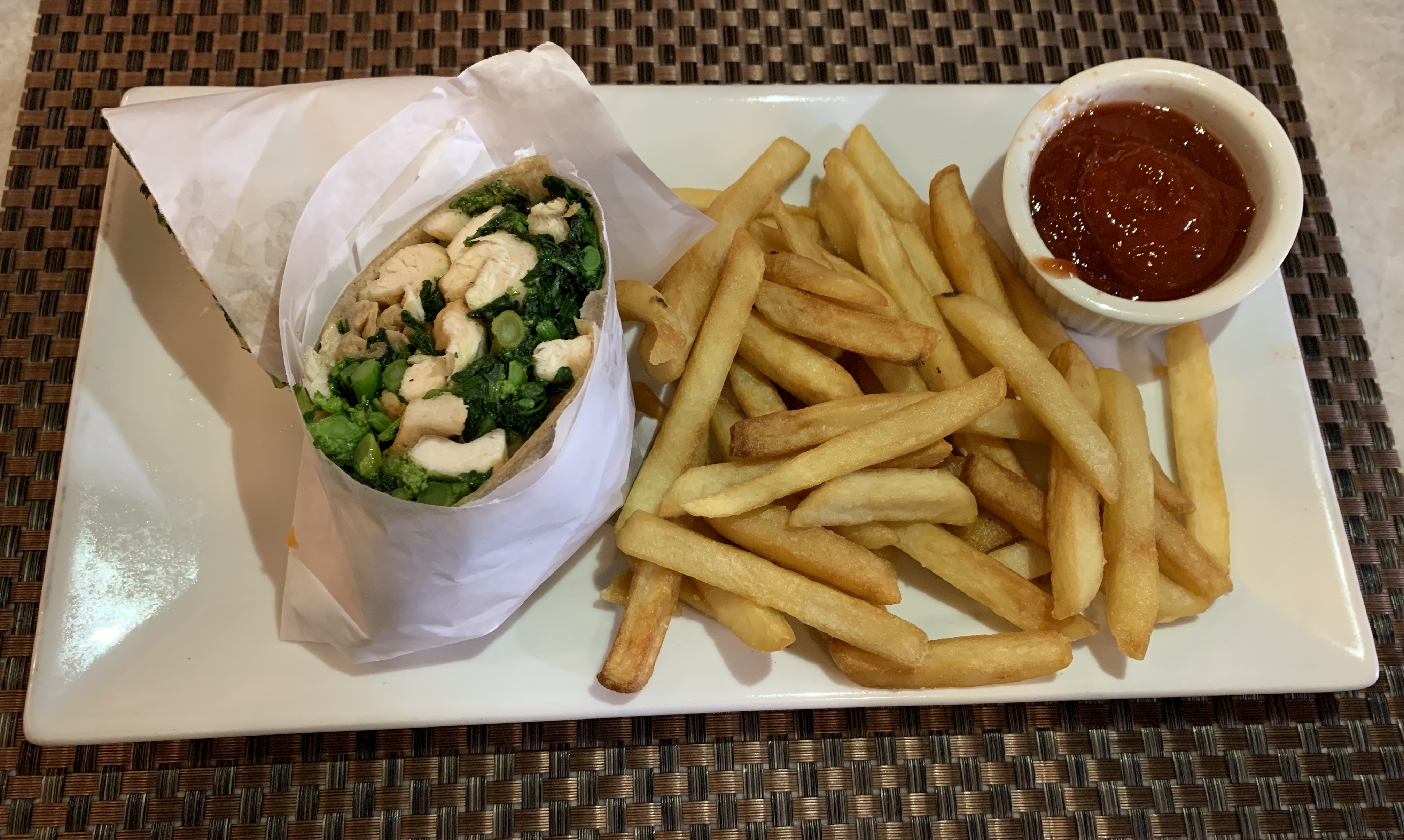 Order Chicken Broccoli Rabe Wrap food online from Casa Mia store, Yonkers on bringmethat.com
