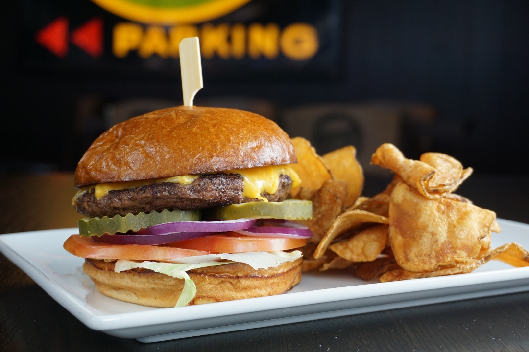 Order Classic Burger food online from Danny's Pizza & Burger Bar store, Chicago on bringmethat.com