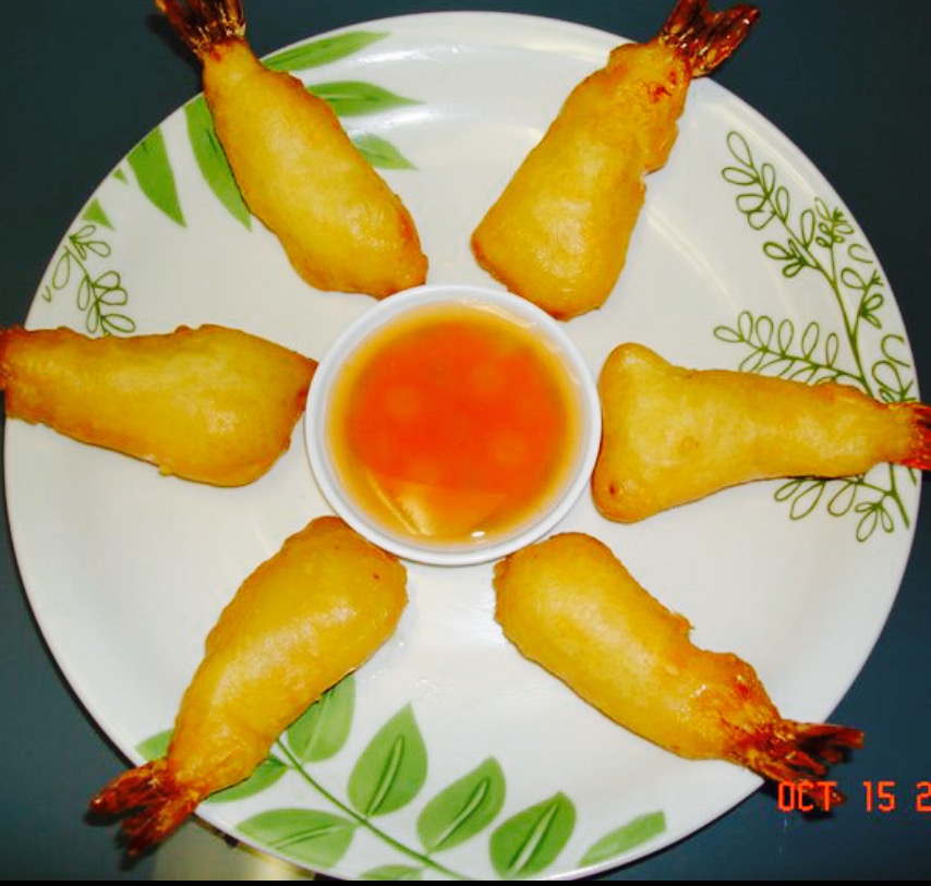 Order (6pc) Fantail Shrimp 六只 炸虾 food online from Khoo Restaurant store, West Warwick on bringmethat.com