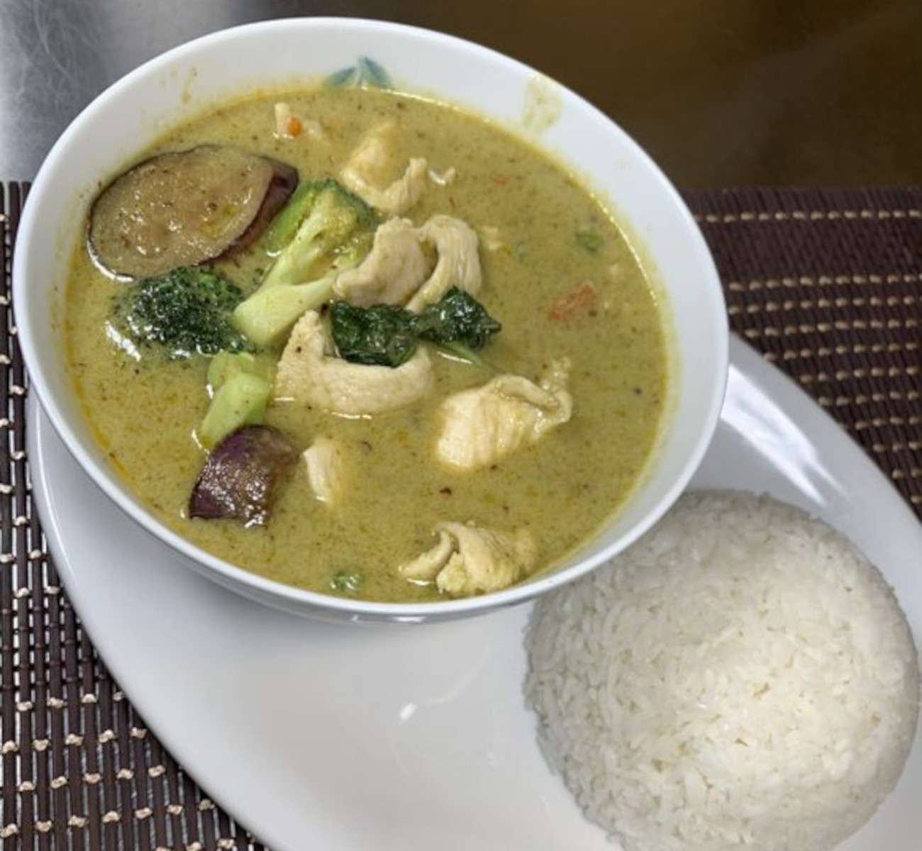 Order Green Curry food online from Thai Ai Ai store, Fort Collins on bringmethat.com
