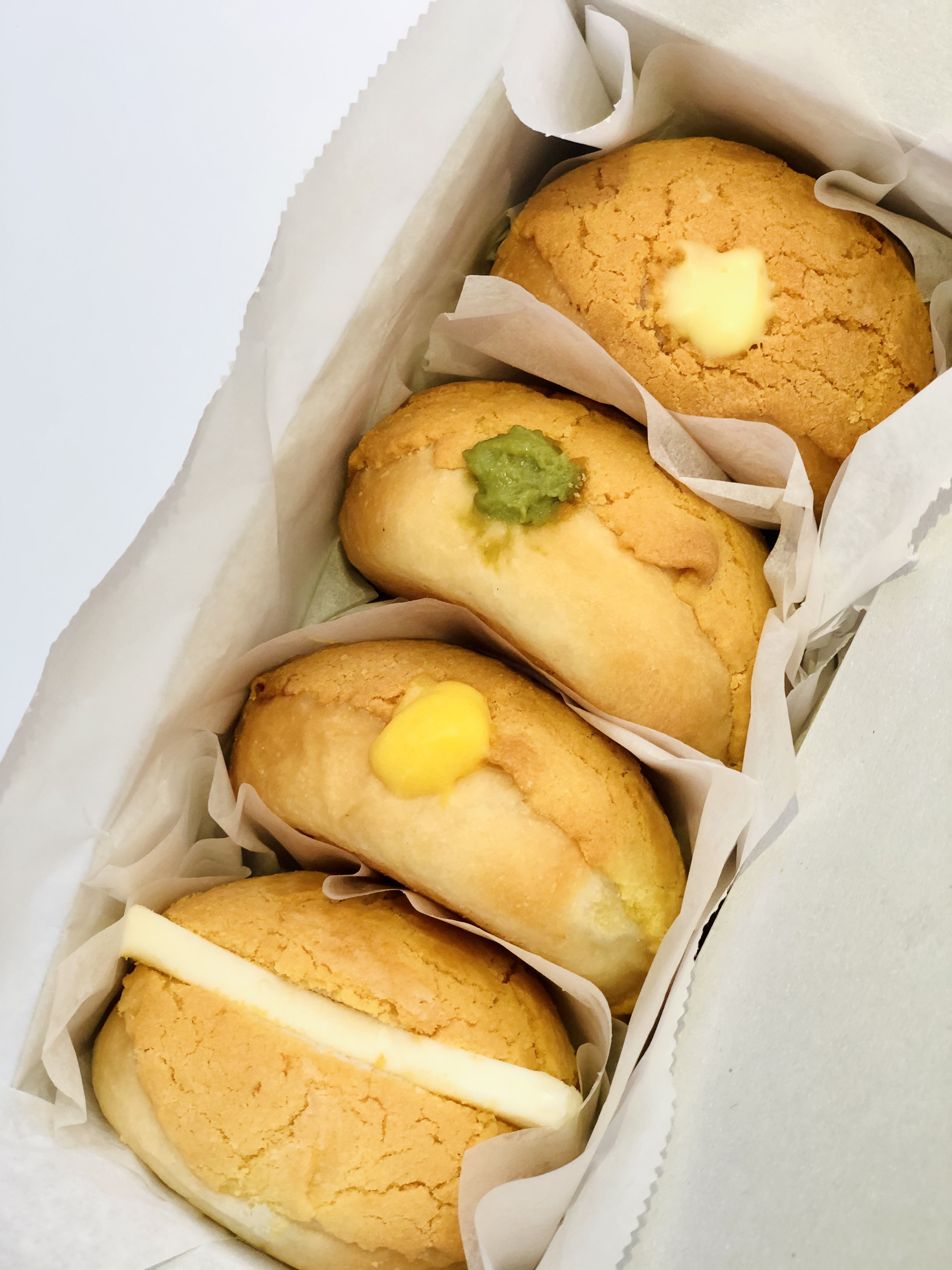 Order Deluxe Box 菠蘿四式 food online from Pineapple King Bakery store, San Francisco on bringmethat.com