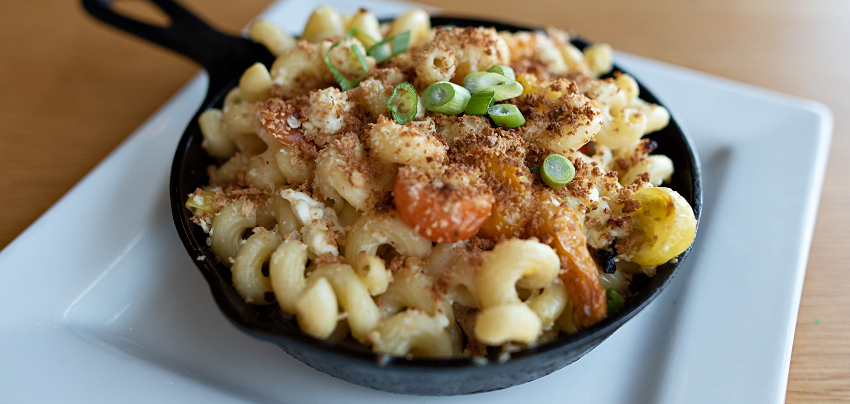 Order Veggie Skillet Mac & Cheese food online from Beerhead Bar & Eatery store, Painesville on bringmethat.com
