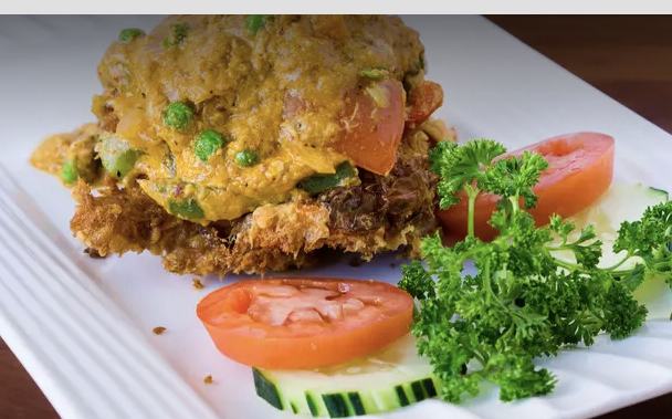 Order Soft Shell Crab Curry food online from Arawan Thai Cuisine store, Sausalito on bringmethat.com