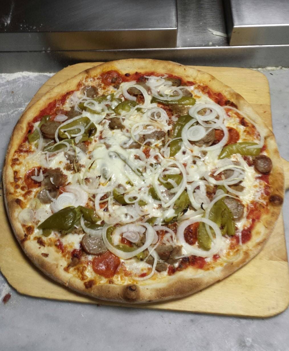 Order Deluxe Pizza - Small food online from Assante Ristorante Italiano store, Northampton on bringmethat.com
