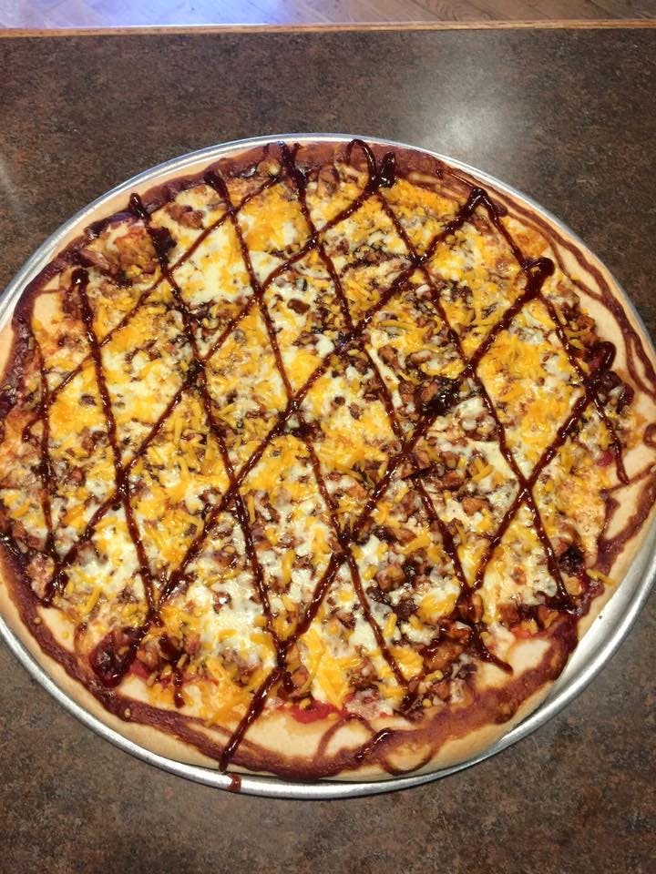Order BBQ Chicken Pizza - Personal 12'' food online from Pompilio Pizzeria & Restaurant store, Westwood on bringmethat.com