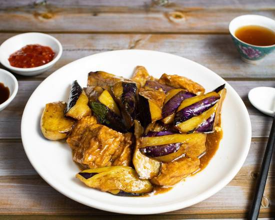 Order L10. Eggplant, Tofu & Basil w/ Satay Sauce food online from Capital Restaurant store, San Francisco on bringmethat.com