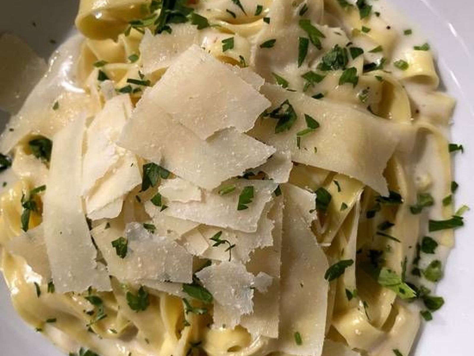Order Fettuccine Alfredo food online from Bollo Woodfired Pizza store, Houston on bringmethat.com