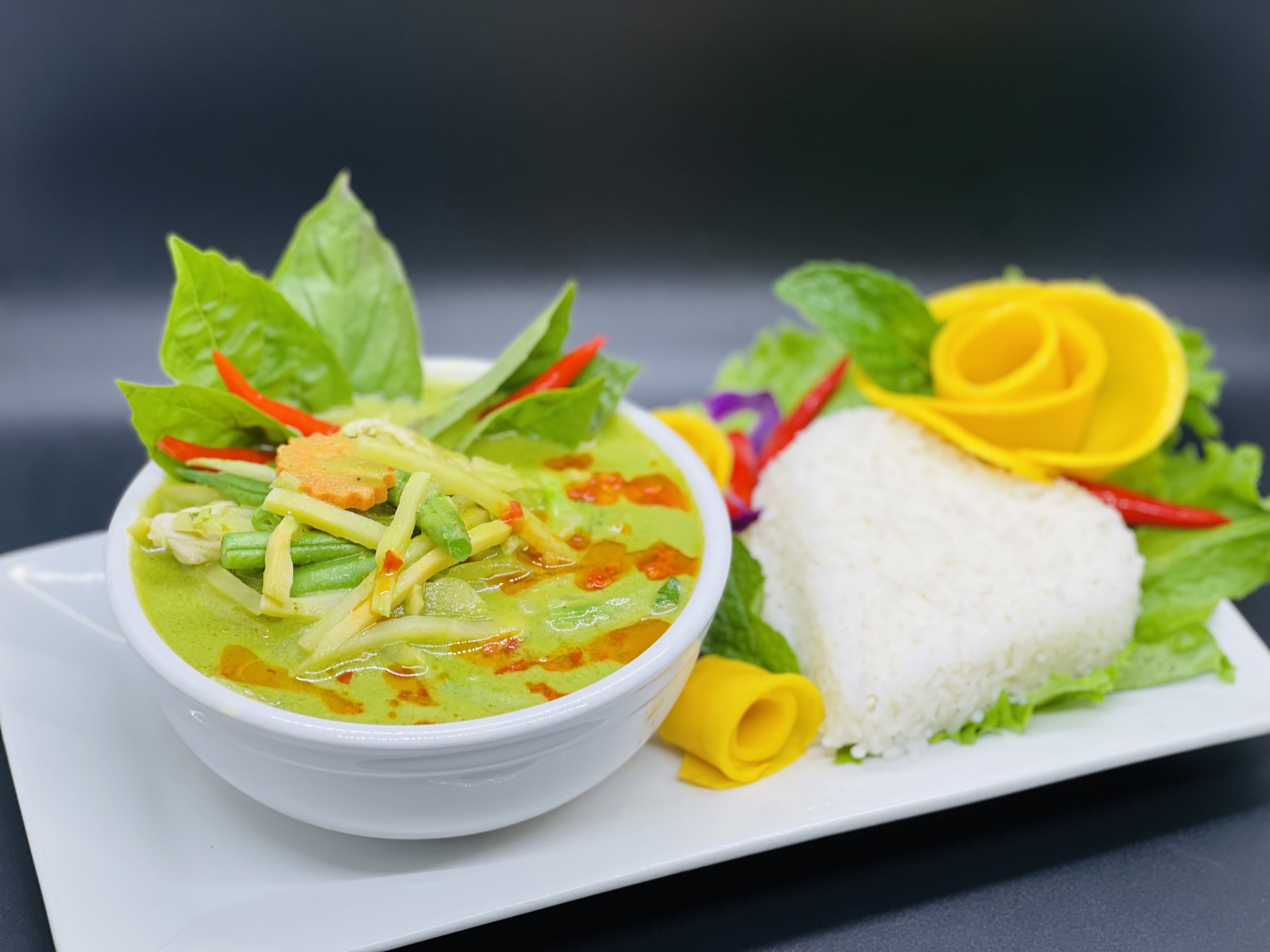 Order Green Curry food online from Spring Thai store, Petaluma on bringmethat.com