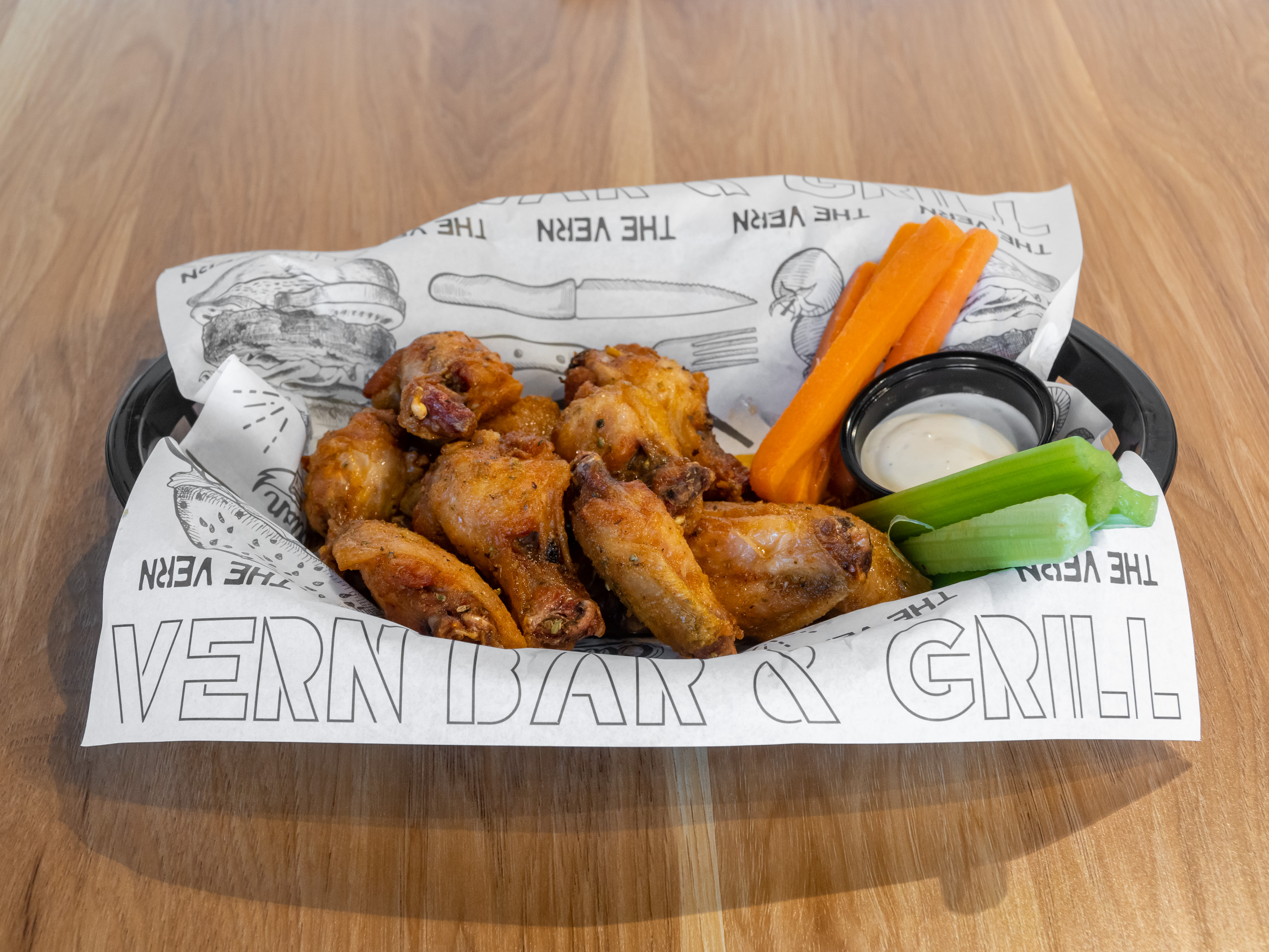 Order 6 Wings food online from The Vern Bar And Grill store, Los Angeles on bringmethat.com