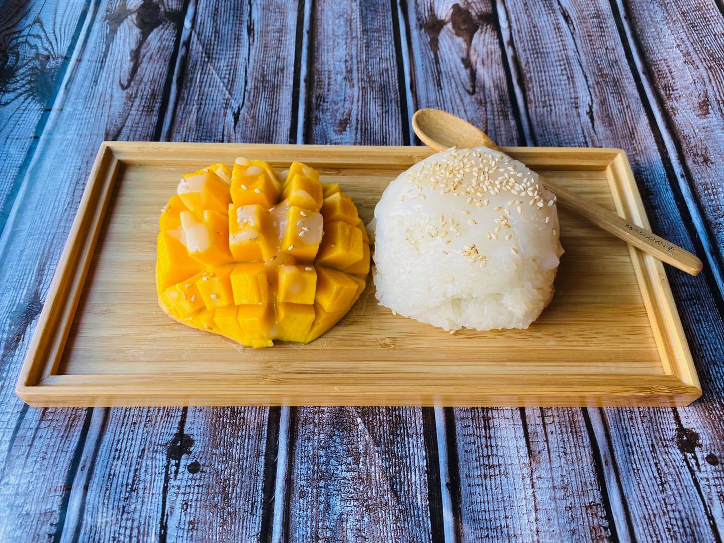 Order Mango Sticky Rice  food online from Bangkok Taste Cuisine store, Grand Rapids on bringmethat.com