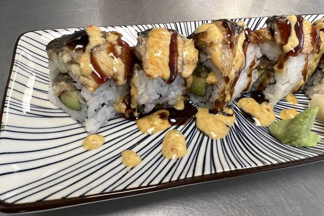 Order Spicy Dragon Roll food online from Maneki Neko Express store, Arlington on bringmethat.com