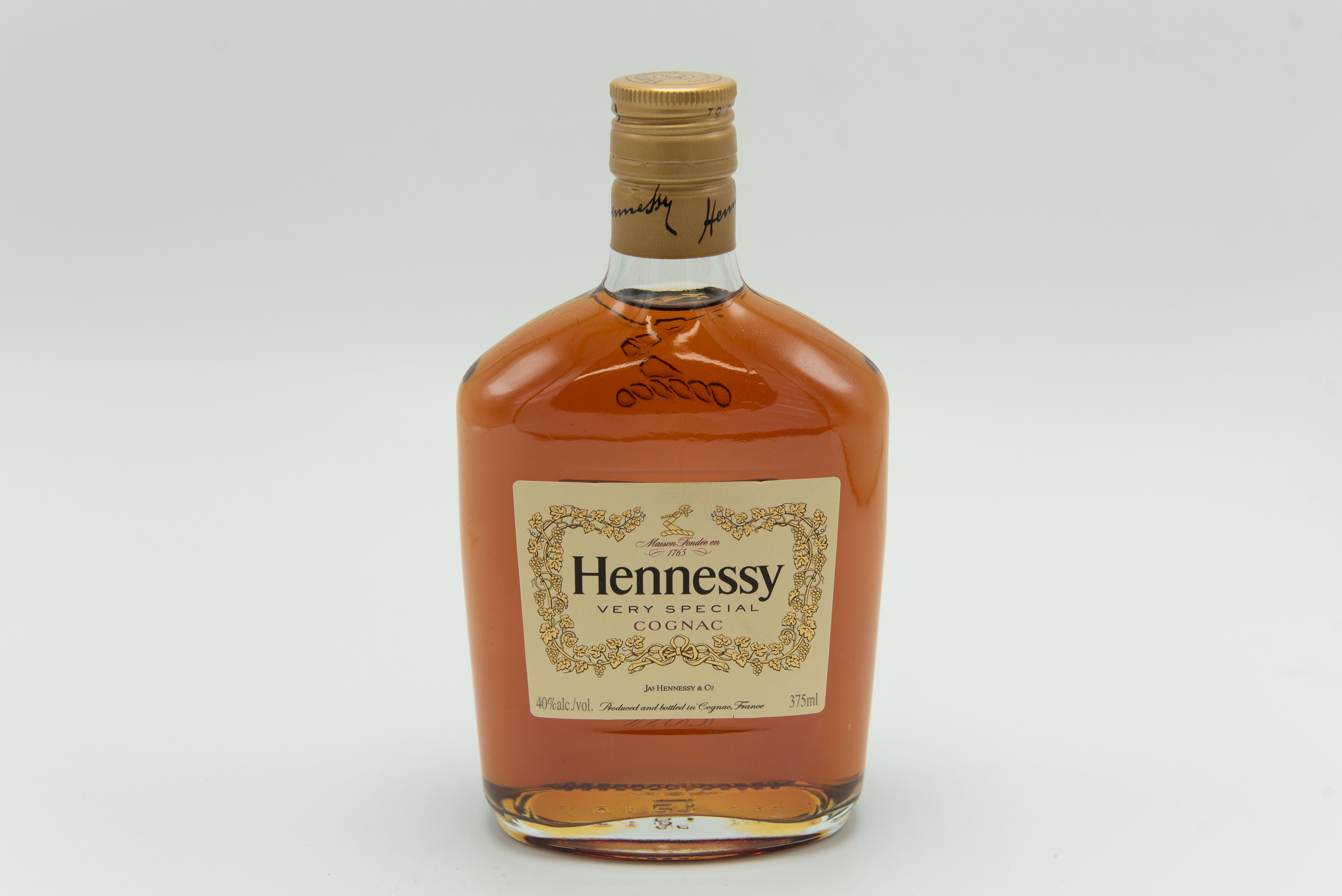 Order Hennessy VS, 375mL Cognac food online from Sandpiper Liquors store, Summerland on bringmethat.com