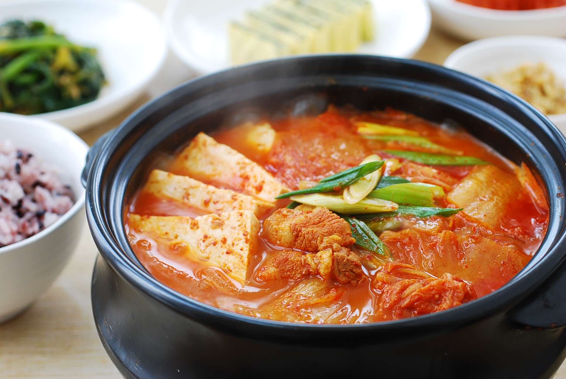 Order Kimchi Stew (Kimchi-Jjigae) food online from Seoul Cham Soot Bbq store, La Canada Flintridge on bringmethat.com