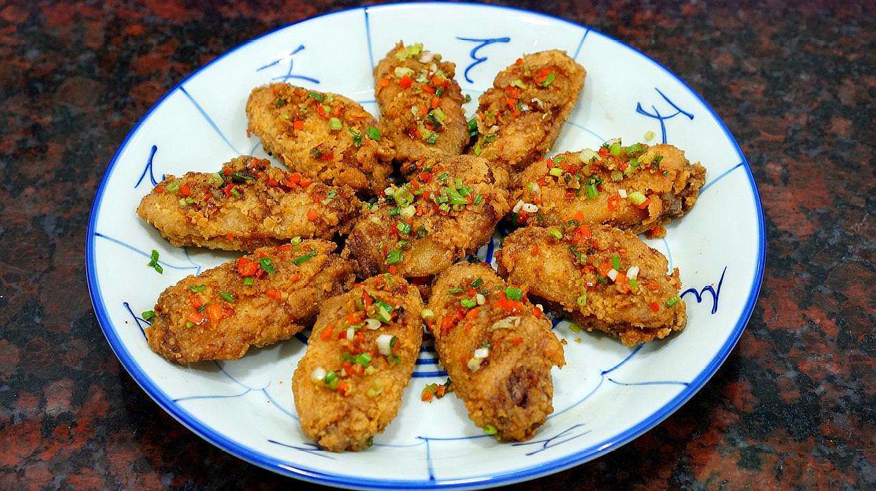 Order 417. Salt and Pepper Chicken Wing 椒盐鸡翅 food online from Noodle Or Rice store, Vacaville on bringmethat.com