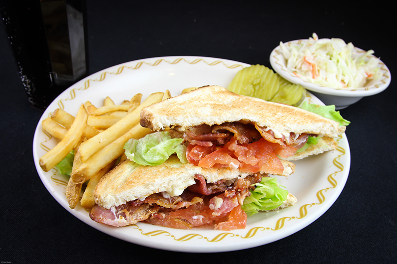Order Bacon, Lettuce and Tomato Platter food online from Tee Jaye Country Place store, Zanesville on bringmethat.com