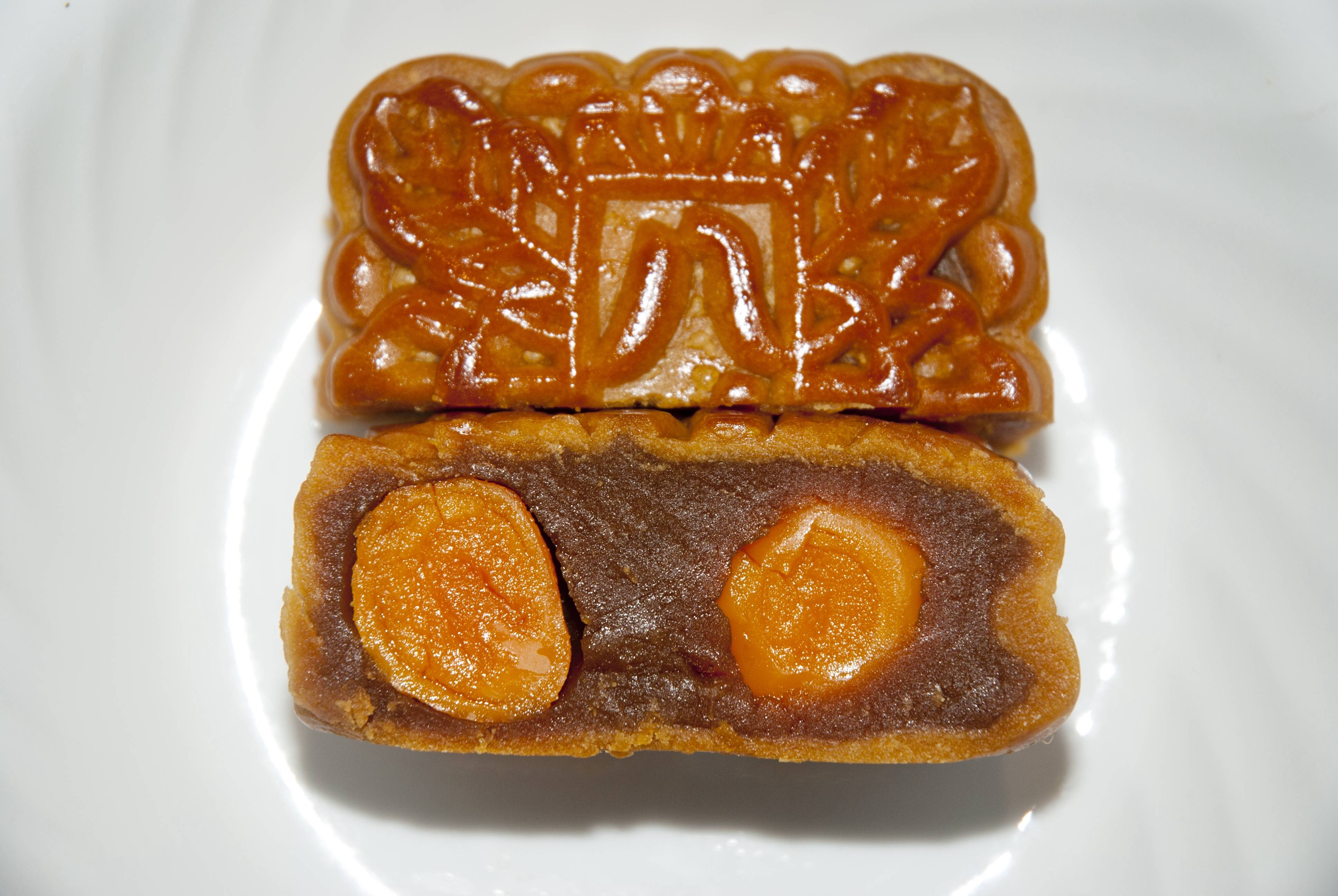 Order Chinese Mooncake with Double Yolks (Lotus Seed Flavor) food online from Gudong Hot Pot Delivery store, Ferguson on bringmethat.com