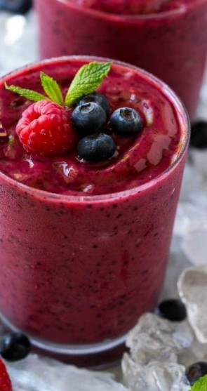 Order Smoothie food online from Janik's Cafe store, Chicago on bringmethat.com