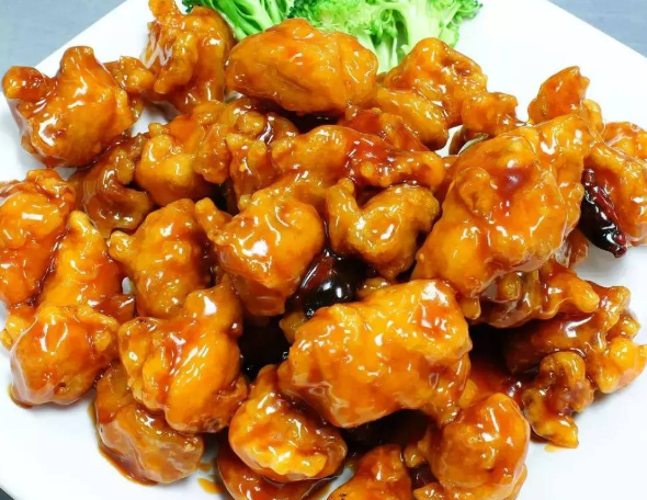 Order C20. General Tso's Chicken Combo 左宗鸡晚餐 food online from China Wok store, Indianapolis on bringmethat.com